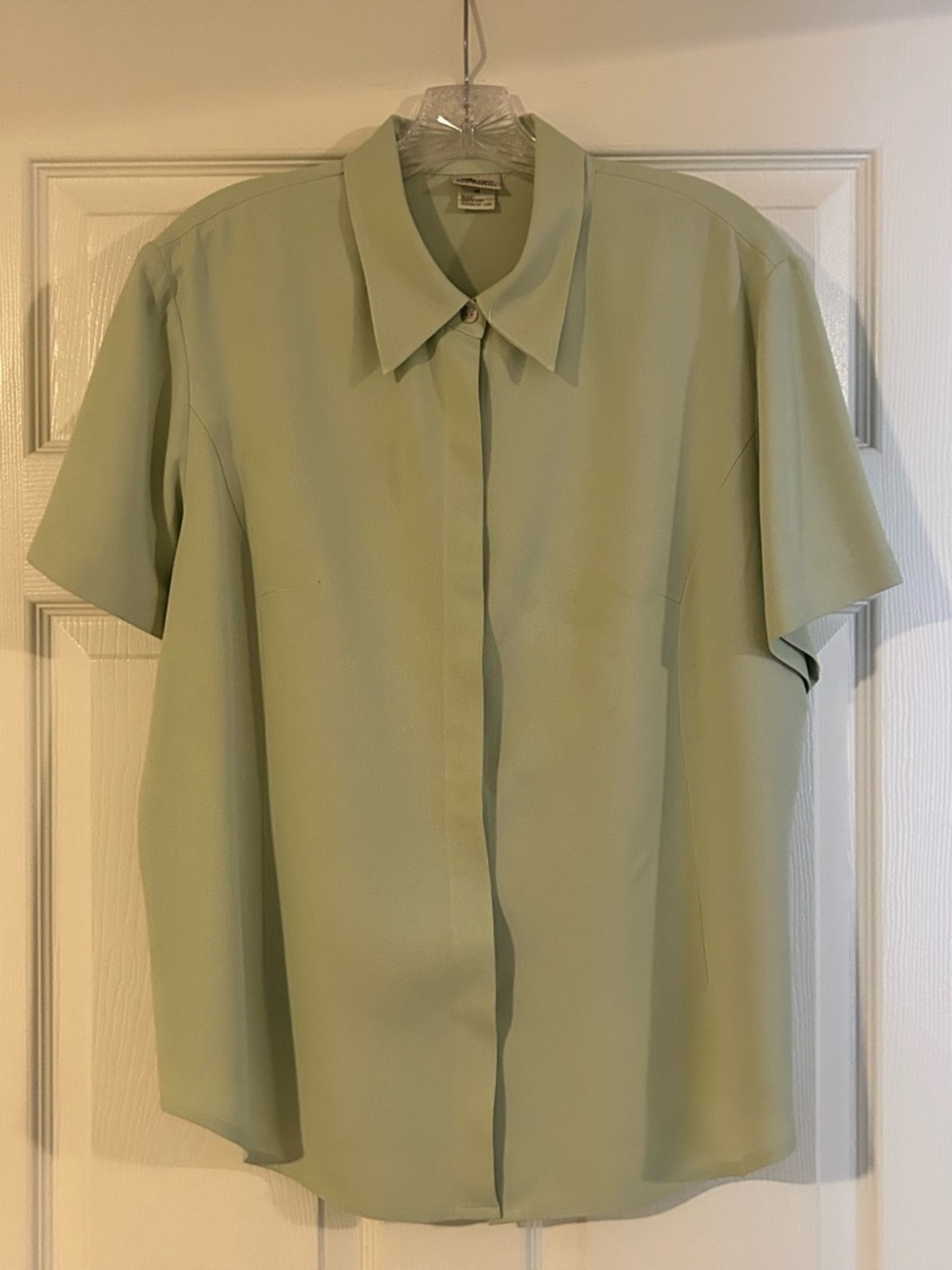 Norm Thompson Vintage Green Silk Short Sleeve Button Up Blouse